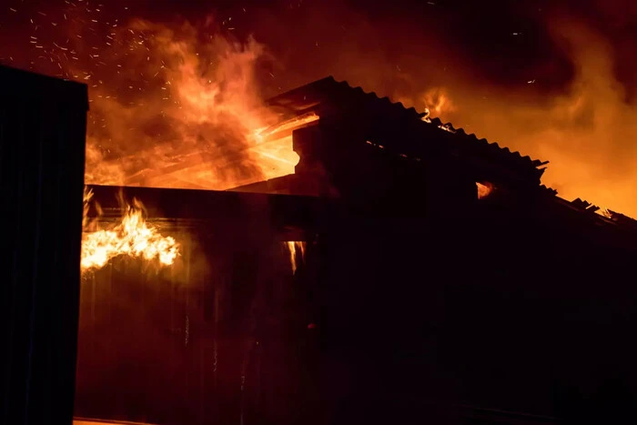 W Dniepropietrowsku w wyniku ataku dronów zapalił się dom