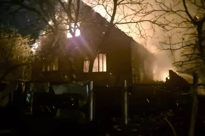 W obwodzie dniopropyjskim dom zapalił się w wyniku ataku dronów (zaktualizowane)