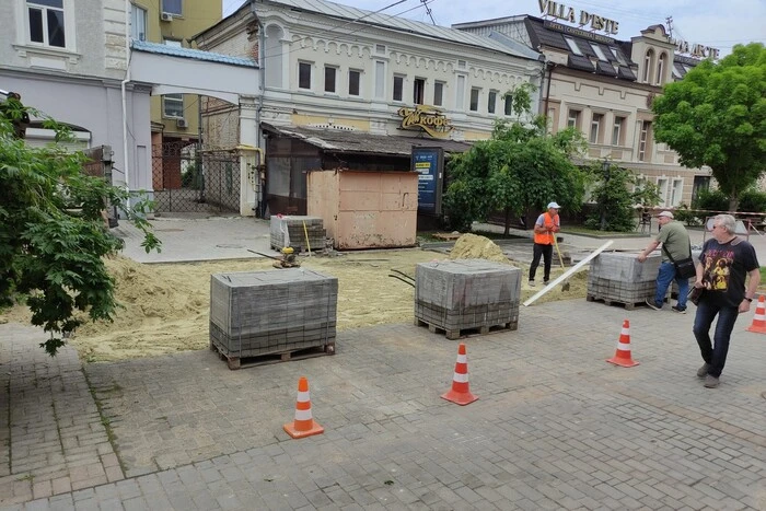 Сумы тратят 200 тыс. на тротуар, пока город обстреливают