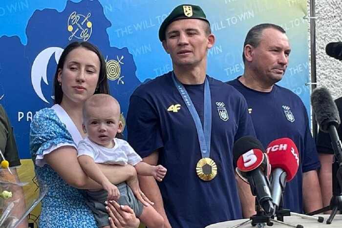 Wrócił do Ukrainy z złotem. Jak żona i syn przywitali „poltawski czołg” Huziankę