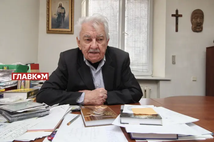 «Bóg dał tej osobie wszystko, oprócz rozumu...». Poeta Kryshchenko nazwał piosenkarza, który 'był dumą, a teraz stał się hańbą'