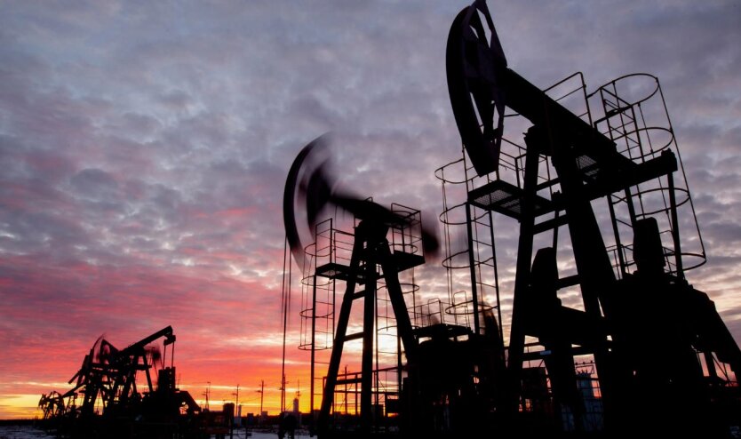 OPEC+ naciska na Rosję w sprawie kwot wydobycia ropy naftowej