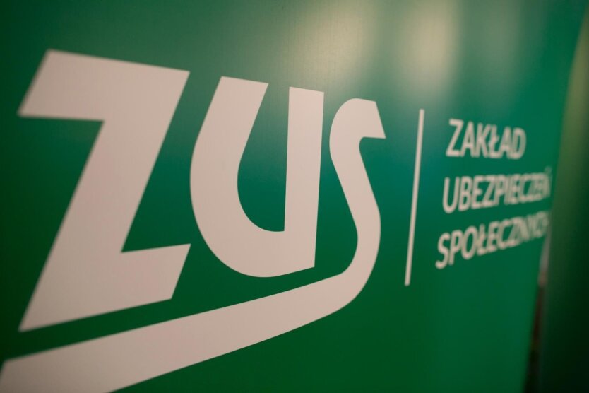 Free Medicine and Pension: Ukrainians Informed About New ZUS Conditions in Poland
