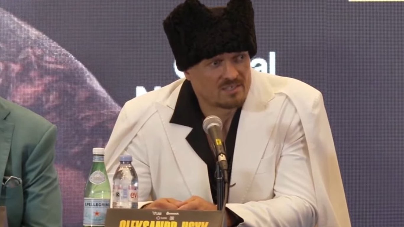 Усик здивував Дюбуа під час фінальної пресконференції