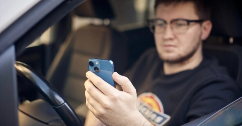 Kierowcy będą mogli wymienić dowód rejestracyjny online: nowa usługa w aplikacji 'Działanie'